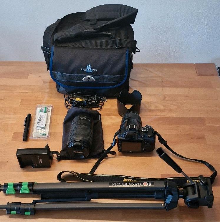 Nikon D3200 Spiegelreflex Komplettset mit Tasche und Stativ in Essenbach