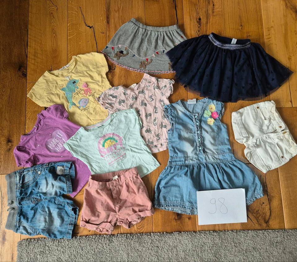 18 Teile 98/104 Kleidungspaket/Kleiderpaket, h&M, Topolino etc in Köln