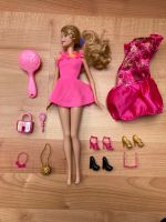 Barbie Set Accessoires zwei Kleider Sachsen - Radebeul Vorschau