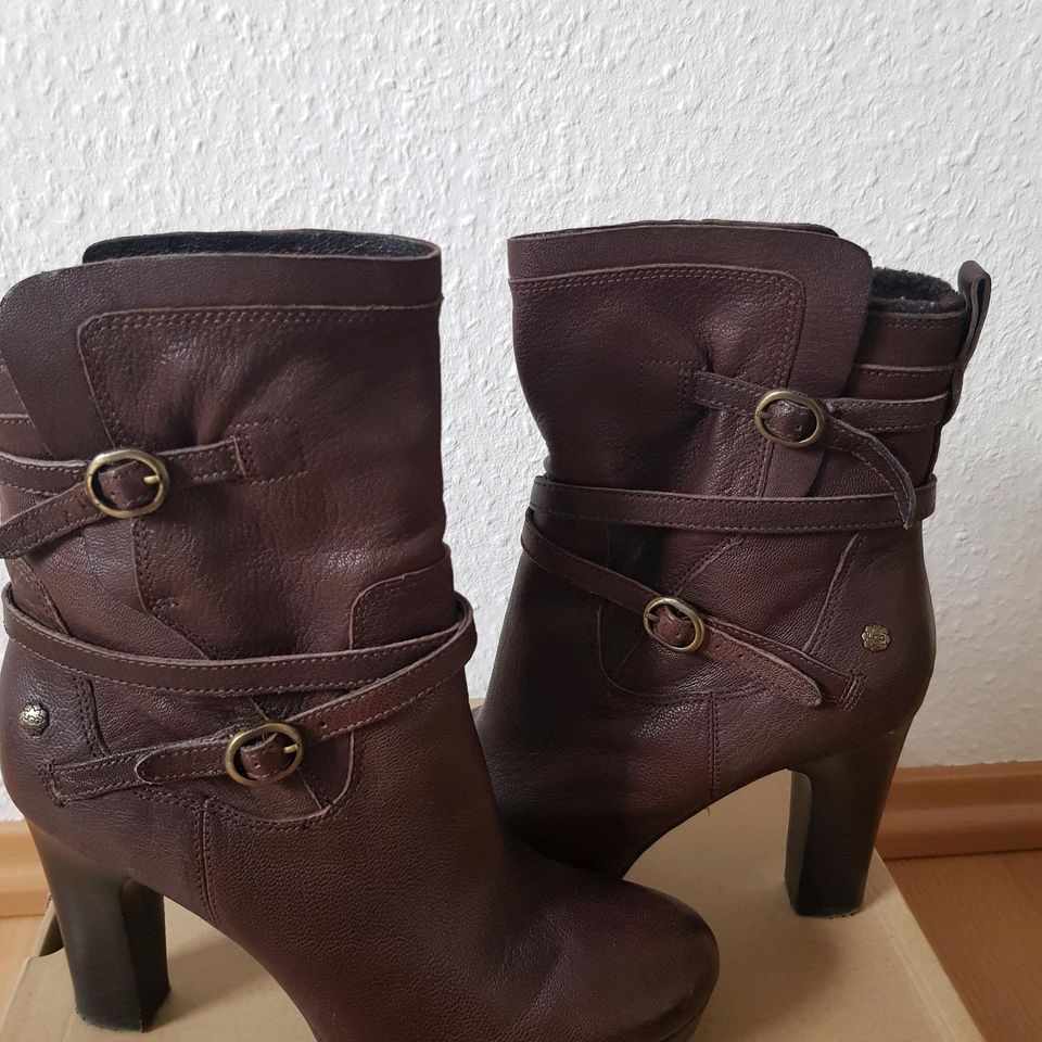 UGG Stiefel Größe 38 Modell Olivia braun in Peine