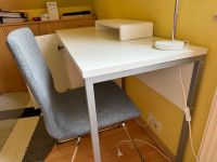Schreibtisch Stuhl und Schreibtischlampe Mecklenburg-Vorpommern - Pantelitz Vorschau