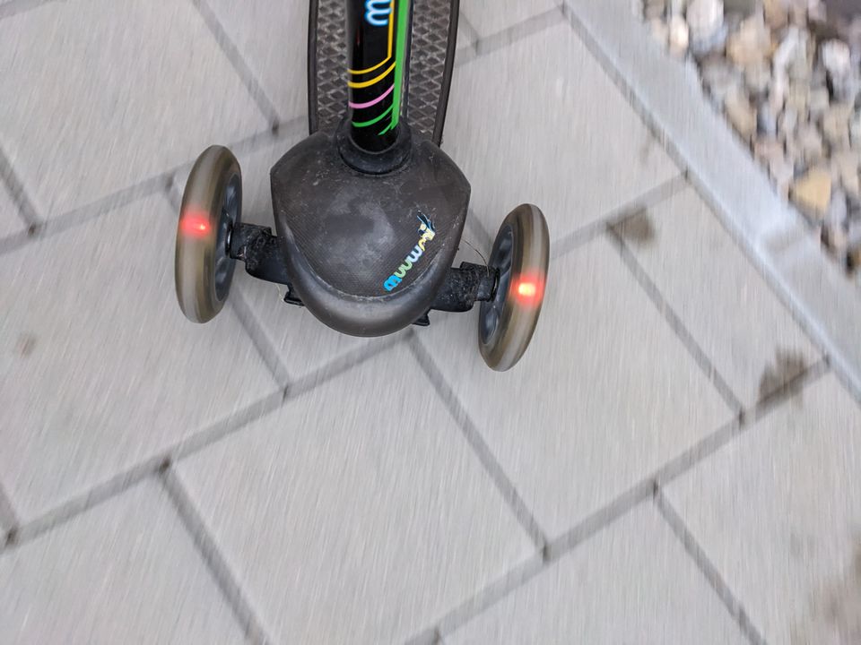 Muuwmi Scooter / Roller drei Räder Blinkend LED in Mering