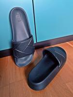 ZARA Badelatschen Badeschlappen Badeschuhe Gr. 40 schwarz Berlin - Neukölln Vorschau