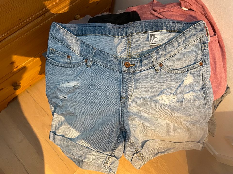 Umstandsmode, Umstandskleidung, Umstands Shorts in Lindlar