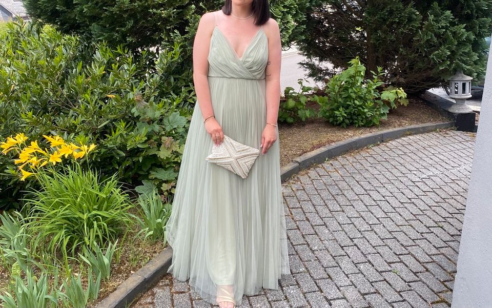 Brautjungfernkleid / Kleid Hochzeit / Salbeigrün Größe 40/42 ASOS in Wilnsdorf