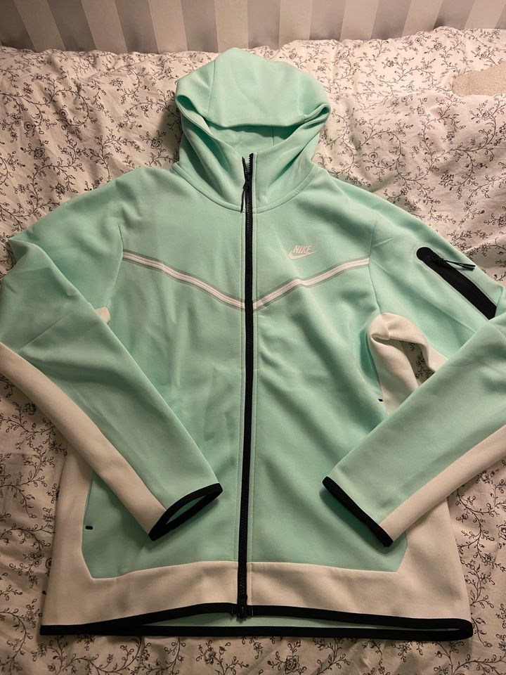 Herren Nike Tech Fleece Windrunner Jacke Türkis Weiß neu M in Oldenburg