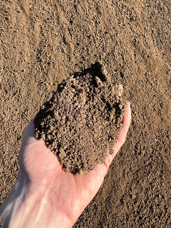 Sand - Kies - Schotter - Mutterboden - Betonkies - Basalt Splitt in Fuldatal