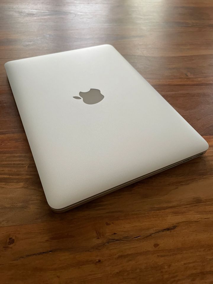 Apple MacBook Pro 13“ Retina A1502, 2,7GHz, 128GB Silber in Berlin