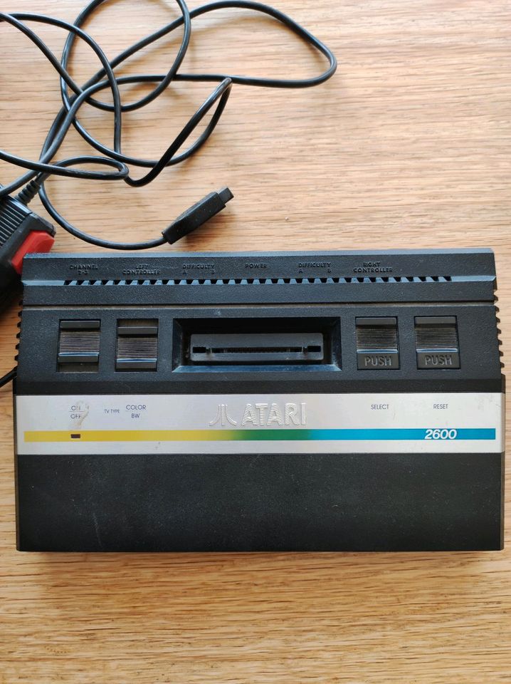 Atari  2600 mit 2 Controller in Epfendorf