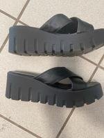 Tamaris Sandalen Plateau schwarz Leder Gr. 41 Hessen - Fritzlar Vorschau