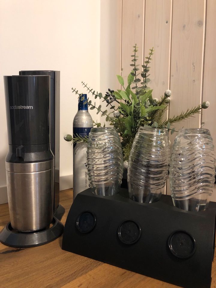 Sodastream + 1,5 Zylinder+ 3 Glasflaschen+ Abtropfhalterung in  Niedersachsen - Vollersode | Haushaltskleingeräte gebraucht kaufen | eBay  Kleinanzeigen ist jetzt Kleinanzeigen