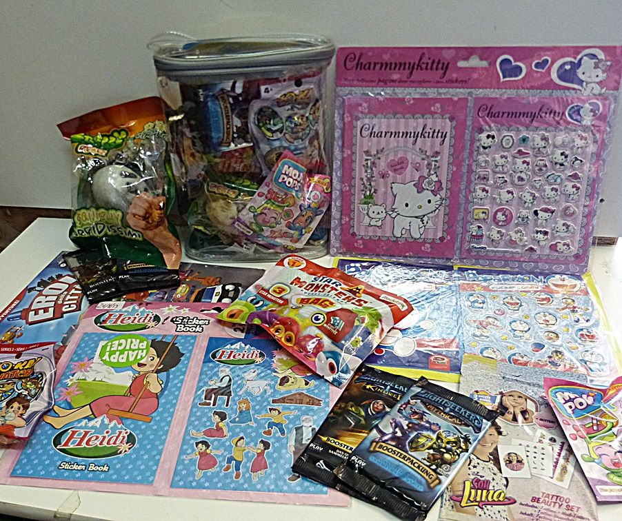 Spielzeugtasche mit 10 Spielzeugen, Überraschungsbeutel Blindbags in Neukirchen-Vluyn