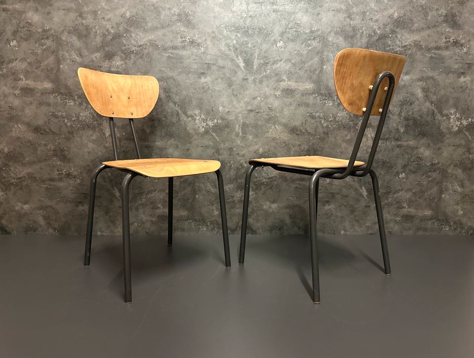 Original Vintage Stuhl Retro Industrie Design Stühle Stapelstühle in Frankfurt am Main
