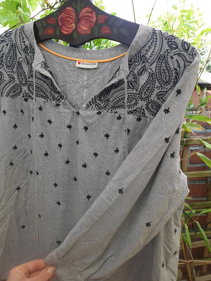 STREET ONE ♡ 38 40 Tunika Bluse bestickt grau Stickerei Paisley in Mainz