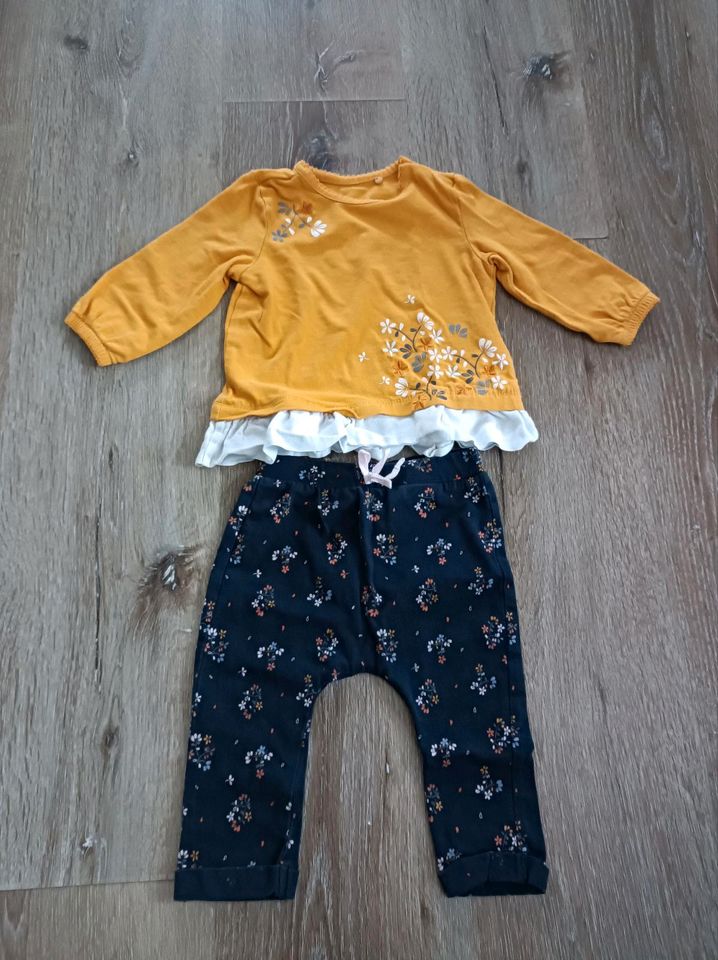 102 Teile - Kleiderpaket 62/68 Jungen Mädchen Kleidung Baby in Dortmund