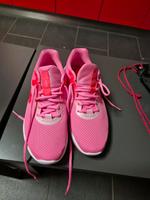 Neue Nike Sport Schuhe 40.5 Hessen - Dillenburg Vorschau