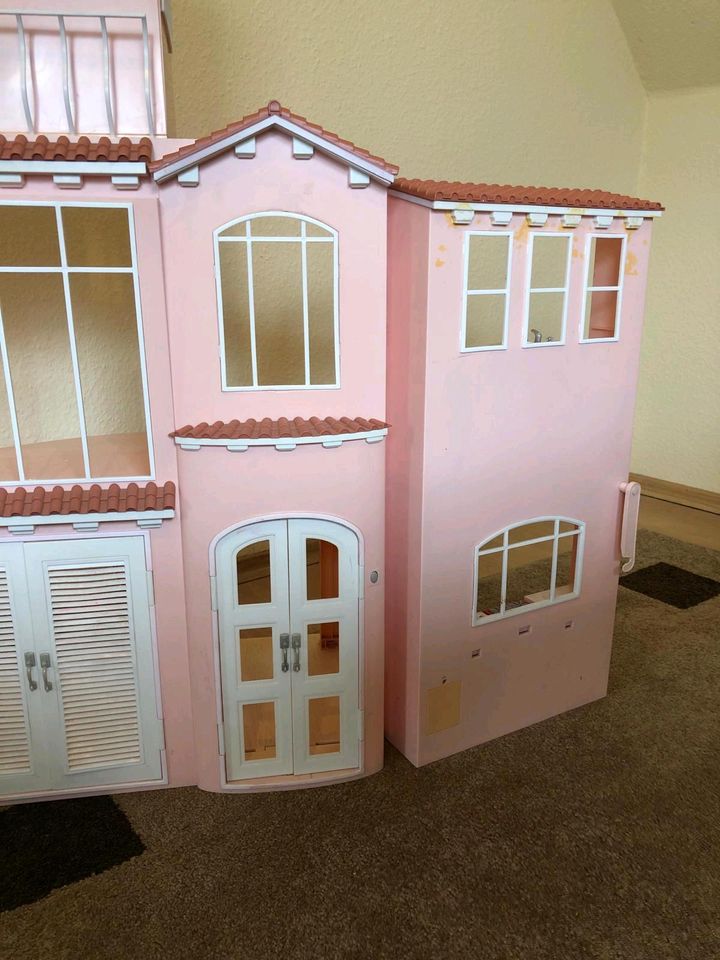Barbie Puppen Haus Puppenhaus groß Kunststoff in Pilsting