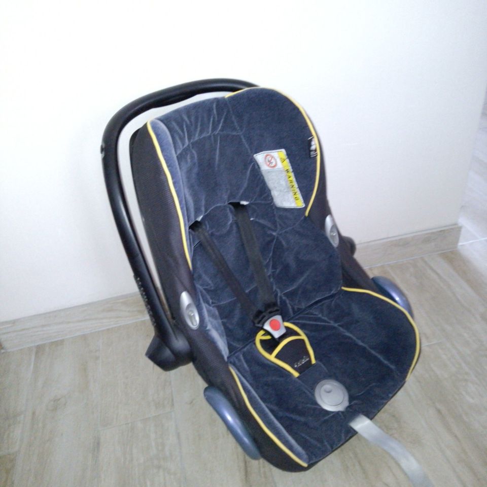 Autositz, Kindersitz, Babyschale, Maxi Cosy in Leipzig