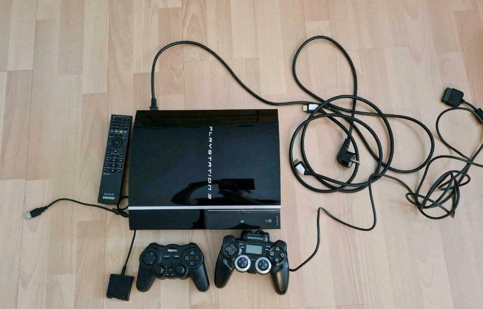 Playstation 3 Konsole mit 2 Controllern inkl. Fernbedienung in Essen