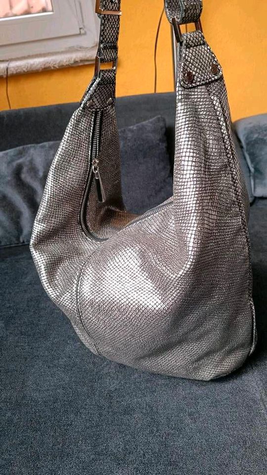 Leder Tasche Silber schwarz top in Auetal