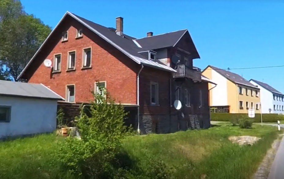 MIETKAUF MÖGLICH! Gut vermietetes Mehrfamilienhaus in Muldenhammer in Muldenhammer