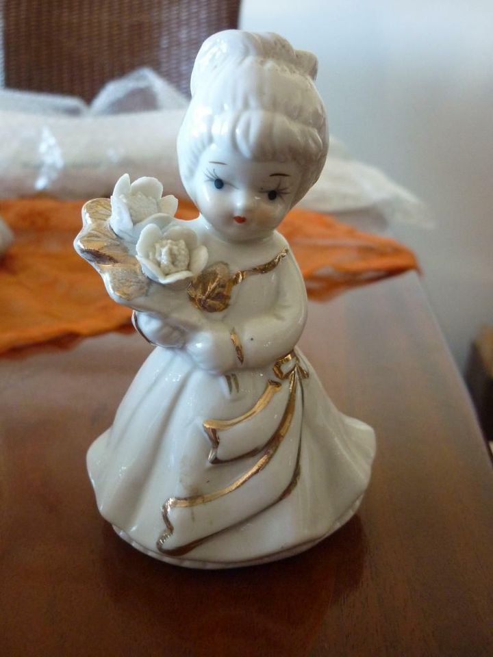 Porzellanfigur weiß mit Gold Mädchen Blume 11 cm Dekoration Figur in Mandel