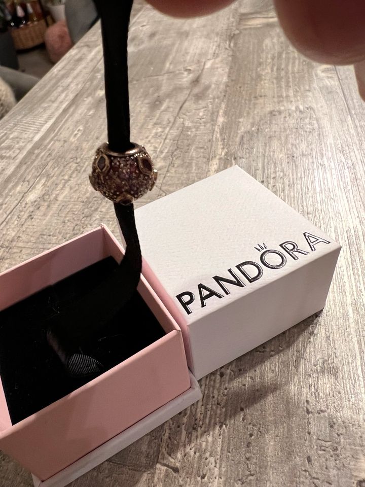 Pandora Kuss pave charm Kugel lim.ed. in Pfungstadt