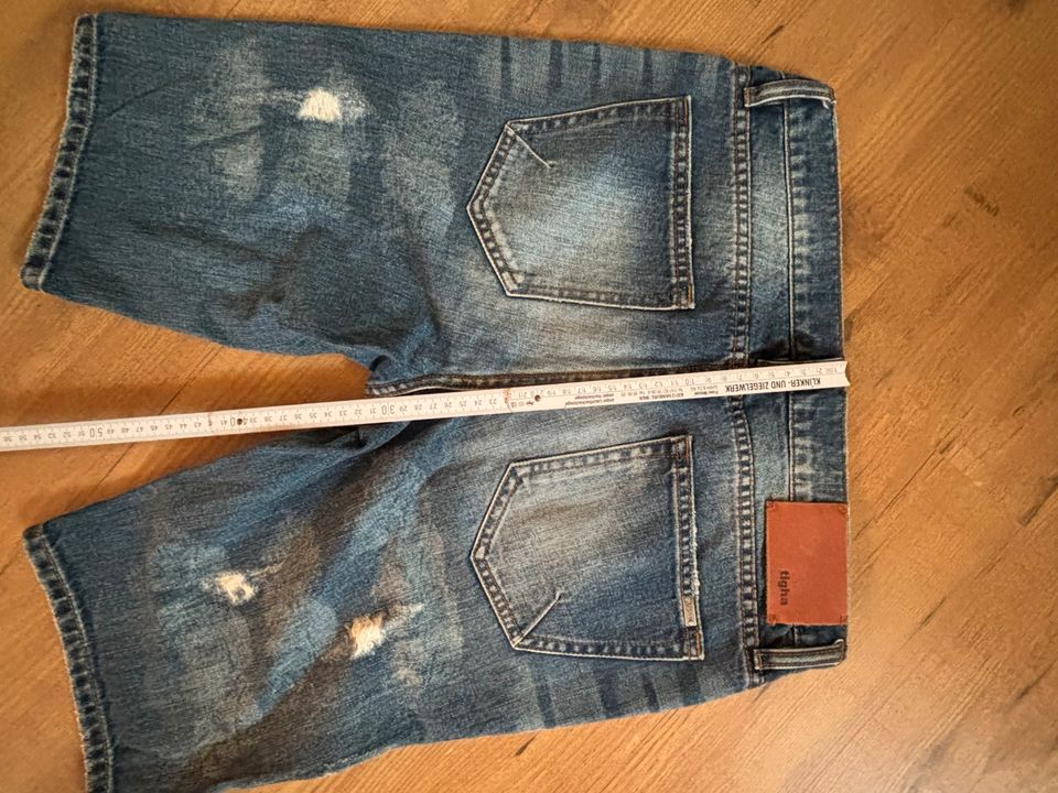 Coole Jeans Short Tigha in Kronberg im Taunus