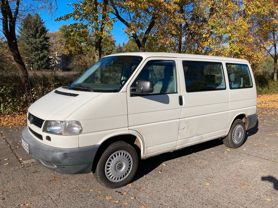 VW T4 2,5 L Caravelle Van Camper Bus Bulli in Berlin