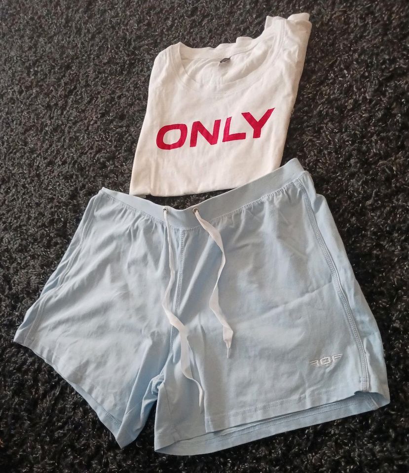 Damen-T-Shirt und Shorts, Größe M in Bernburg (Saale)
