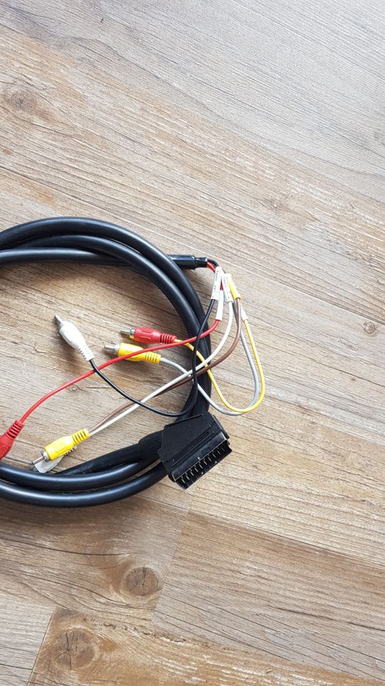 Scart Kabel auf 6x Cinci in Dinkelsbuehl