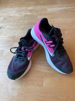 NIKE Turnschuhe Hessen - Karben Vorschau