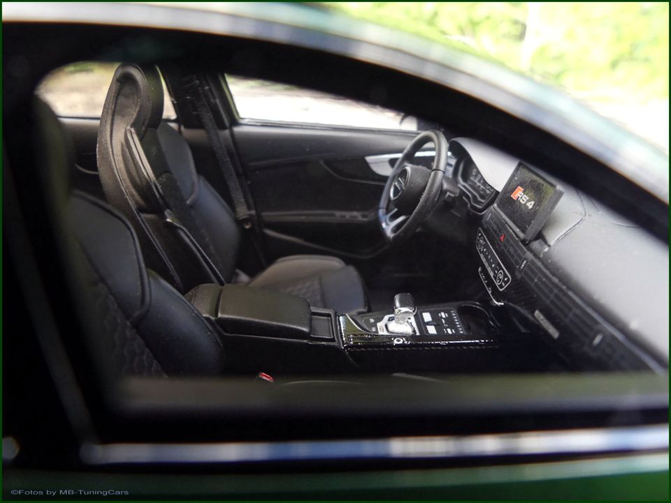 1:18 Audi A4 RS4 (B9) Avant / Kombi 2020 inkl. OVP