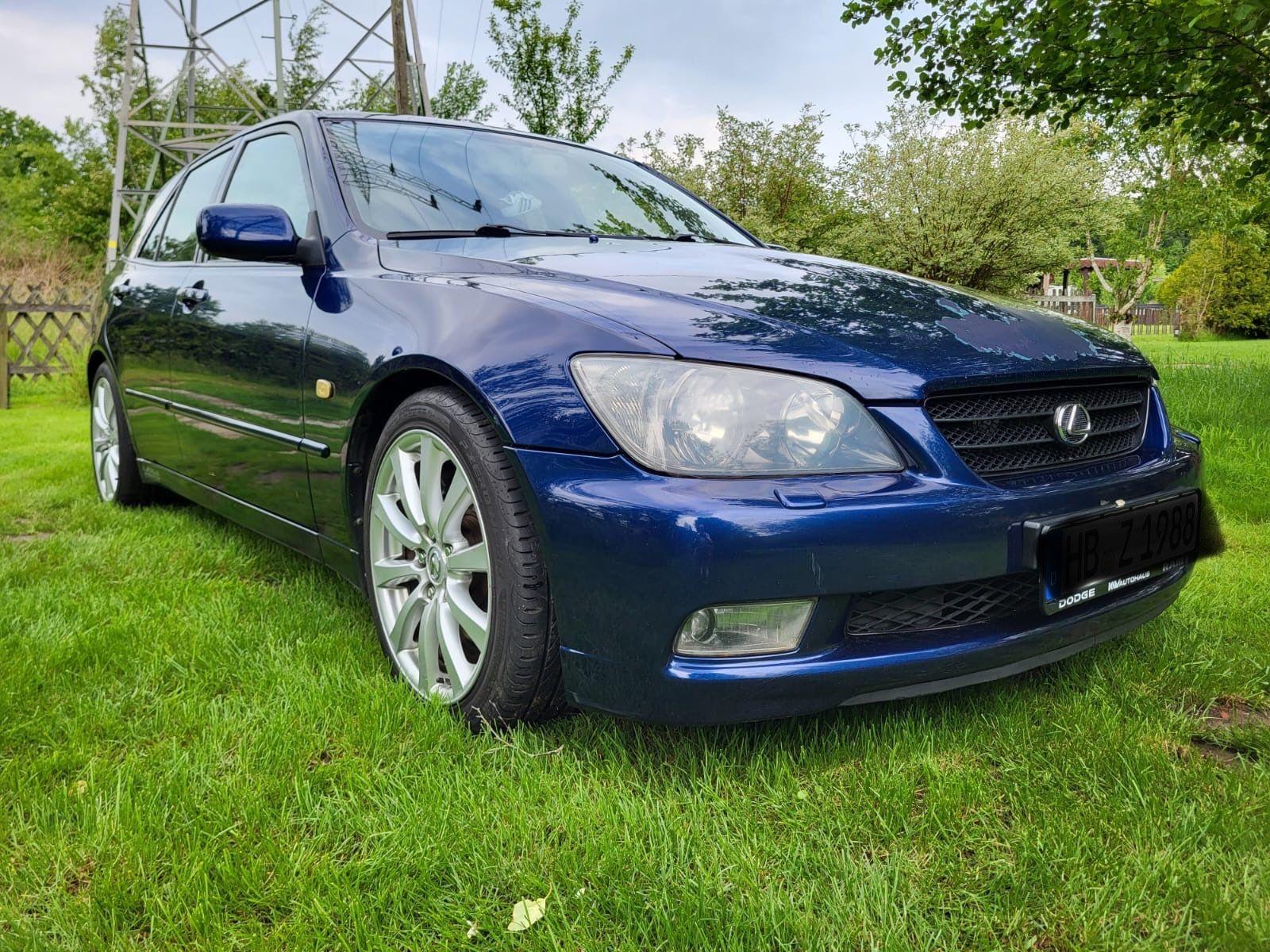 Abbildung des Autos Lexus IS 200 Sportcross -