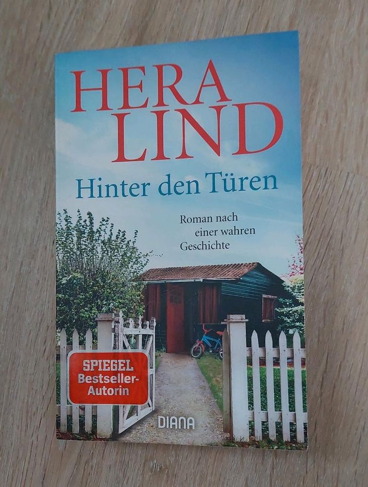 Hera Lind Hinter den Türen  Roman nach einer wahren Geschichte in Schkopau