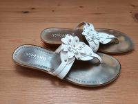 Zehentrenner Leder Gr 37 weiß Sandalen Flip Flop Sachsen-Anhalt - Halle Vorschau