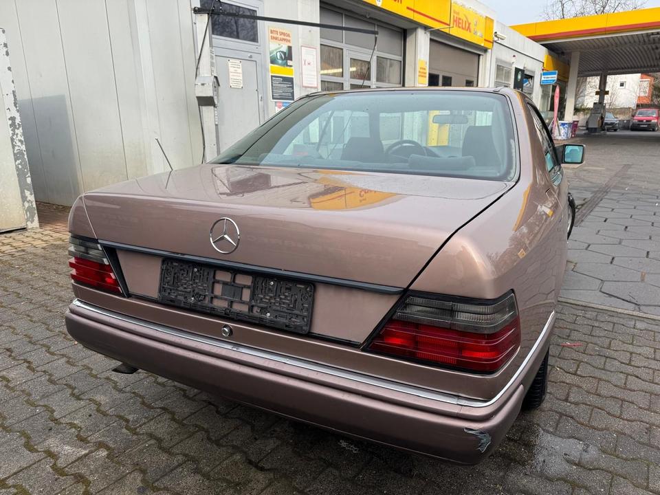 Mercedes Benz E 220 Coupe Automatik Oldtimer in Mainz