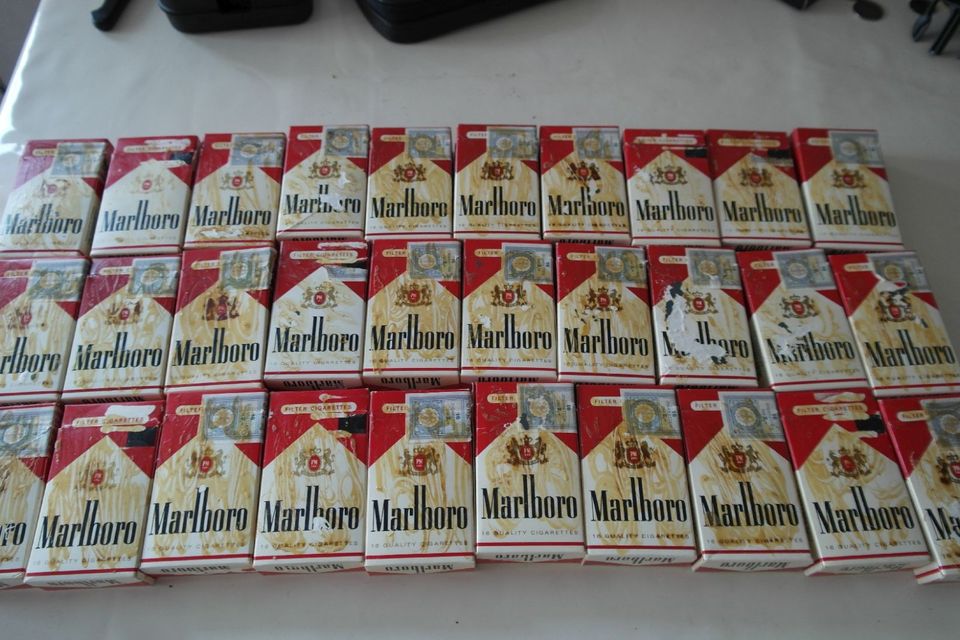 Marlboro Zigarettenschachtel leer 70er in Künzell