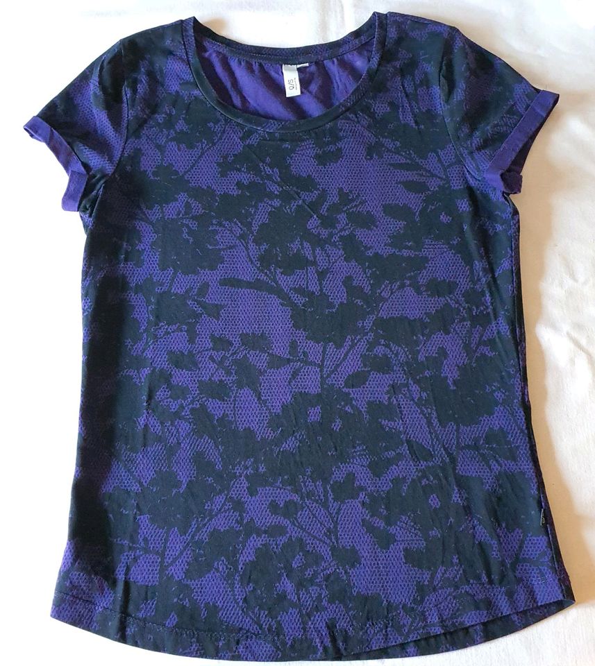 S.Oliver T-Shirt XS 34 dunkellila violett schwarz Blume gemustert in Konradsreuth