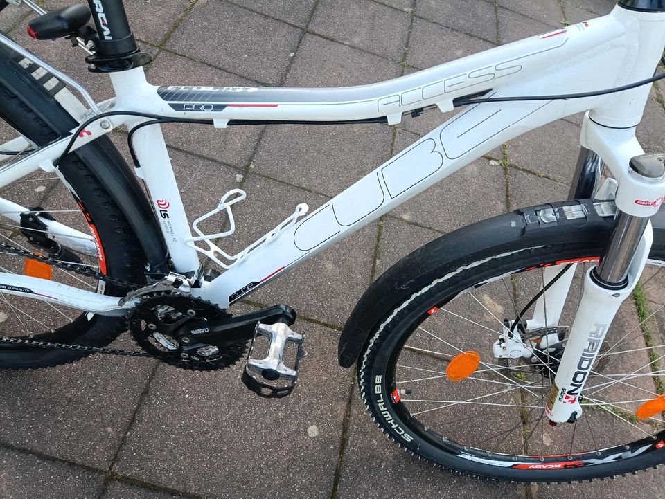 26 Zoll Cube Fahrrad. 27 Gänge. 40 size. in Freiburg im Breisgau