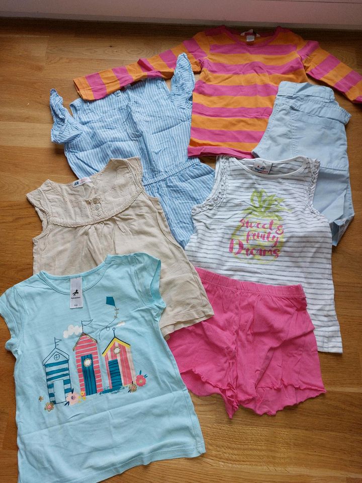 Kleidungspaket Mädchen Jumpsuit SchlafanzugHose ShirtsGr. 110/116 in Rostock