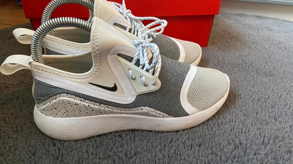 Nike lunarcharge essential sale