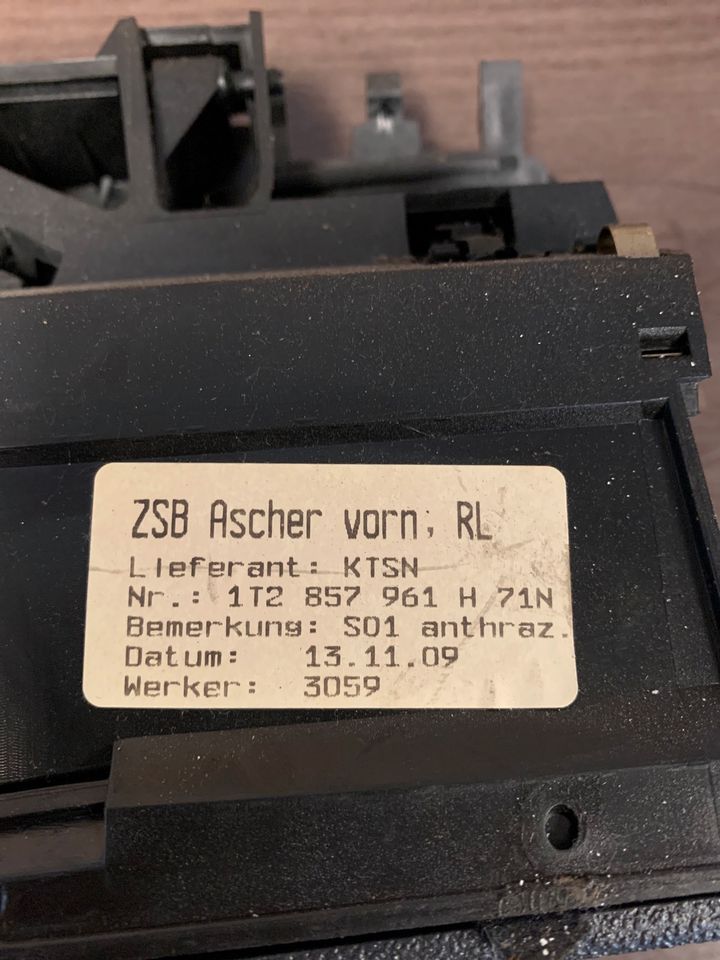 VW Touran Arschebecher Zigarette zünd USB 1T2857961 in Dorsten
