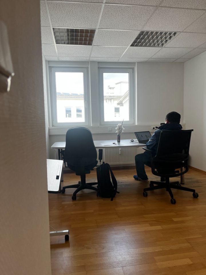 Freelancer Büro Arbeitsplatz in Saarbrücken mit Geschäftsadresse in Saarbrücken