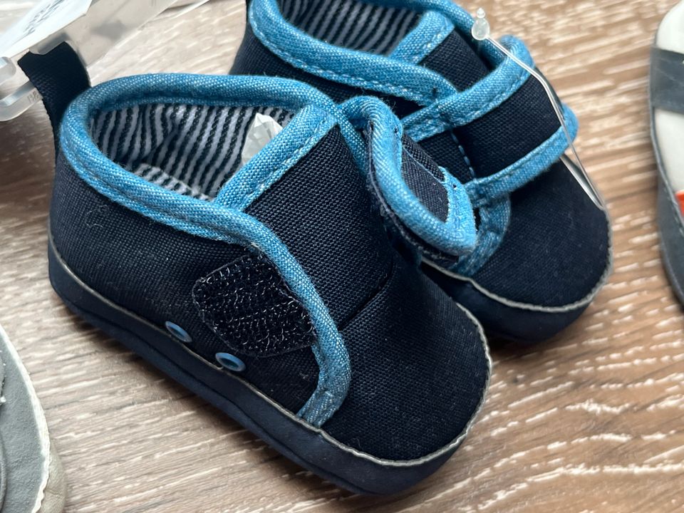 Oshkosh Baby / Newborn Schuhe 3 Paar – Gr. 0 in Hamburg