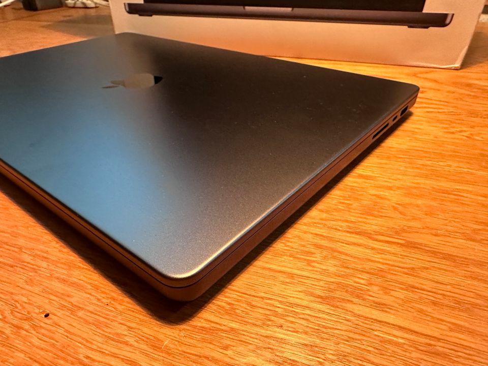 MacBook Pro 16“ M3 / 18 GB RAM / 512 GB / XDR 2 Monate alt in Wiesbaden