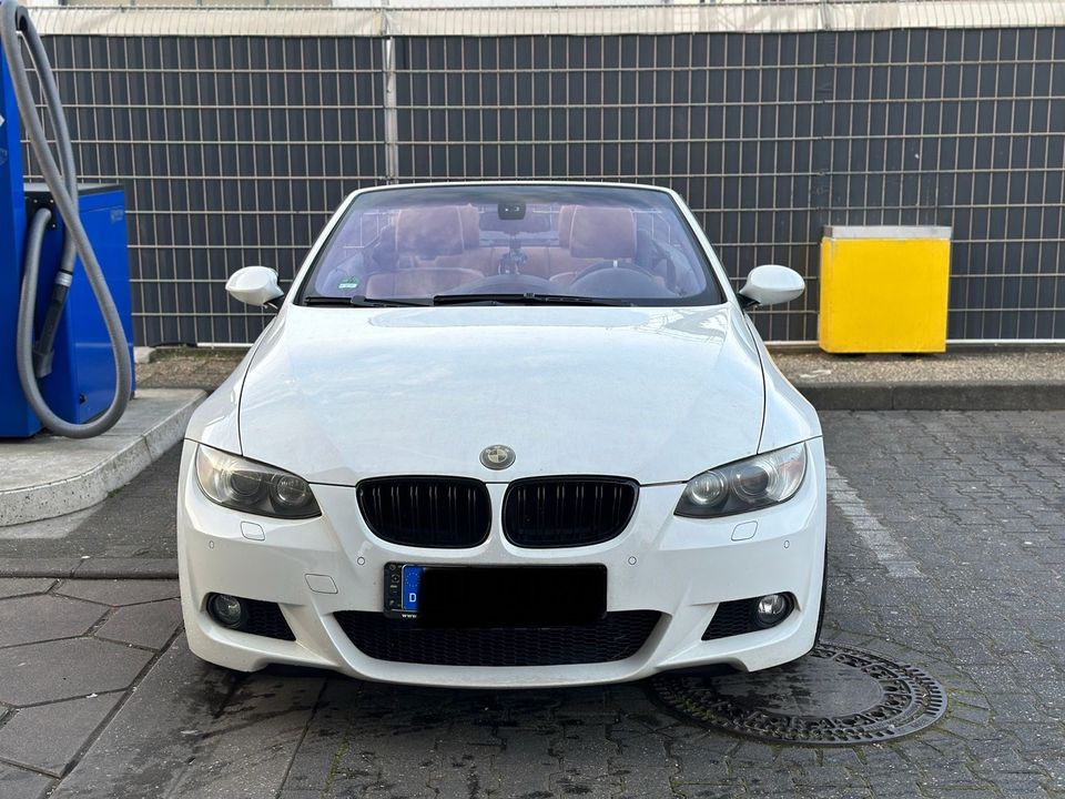 BMW 330I CABRIO E93 M/PACKET ABSOLUTER HINGUCKER in Duisburg