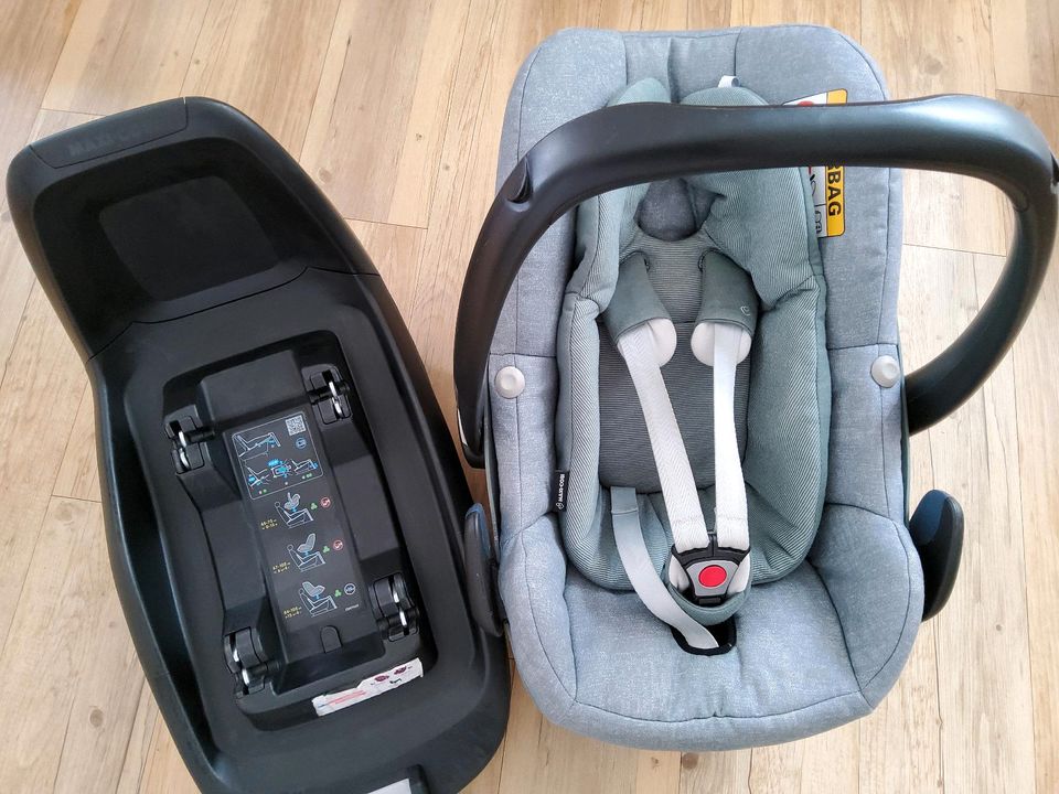 Maxi Cosi Babyschale Pepple plus und Isofix Base in Walddorfhäslach