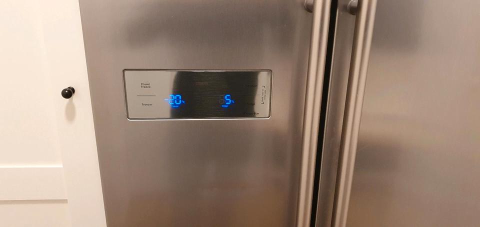SAMSUNG Side-by-Side Kühlschrank im sehr guten Zustand in Berlin