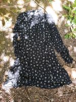 Kleid leicht schwarz mit Rosen  Muster Zucker süss gr.xs/s Nordrhein-Westfalen - Bad Berleburg Vorschau